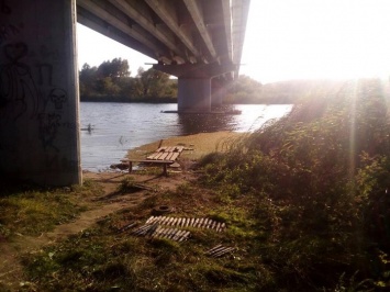 Под мостом на трассе Северодонецк - Новоайдар найдены 83 артиллерийских снаряда (Фото)