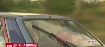 Под Киевом горе-водитель перевозил ребенка под стеклом крышки багажника
