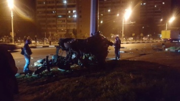 Мерседес разнесло вдребезги. В Харькове в жутком ДТП погибли трое иорданцев