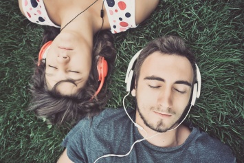 Мужчины показались женщинам привлекательнее после прослушивания музыки