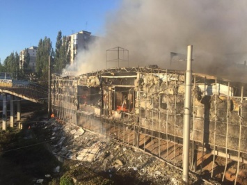 Пожар на "Колибрисе" в Киеве связывают с подготовкой к строительству нового ТРЦ (видео)
