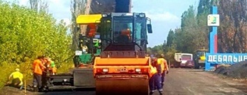 В «ДНР» ведут ремонт дороги в «ЛНР»
