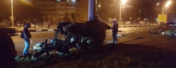 Трупы иностранных студентов, в щепки разбитая машина: в полиции предоставили оперативное видео с ДТП на Гагарина