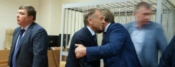 Экс-министра времен Януковича арестовали. Поддержать его пришел криворожский нардеп (ФОТО) (ВИДЕО)