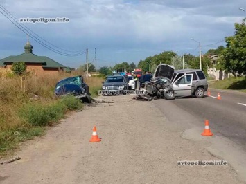 ДТП в Черновцах: в столкновении «евроавтомобилей» - Range Rover и BMW травмированы двое. ФОТО