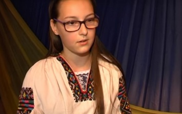 Школьникам Днепра показали старинную украинскую одежду