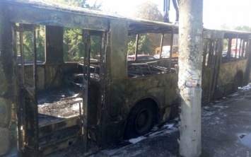 В Одессе Троллейбус №8 сгорел до тла