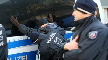 В Германии полицейские обнаружили в фуре более 50 мигрантов