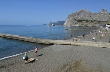 Крым: Пляжи переполнены «бархатными» туристами. ФОТО