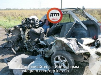 Под Киевом на окружной Борисполя водителю оторвало голову в жутком ДТП