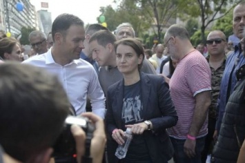 Премьер Сербии впервые приняла участие в ЛГТБ-марше