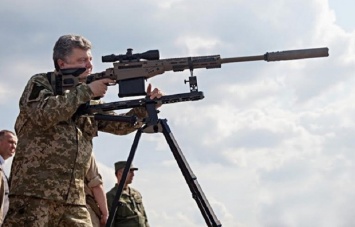 Порошенко подарил армии "отжатое" и контрабандное оружие - журналист