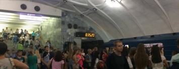В тоннеле Харьковского метро сломался поезд с пассажирами