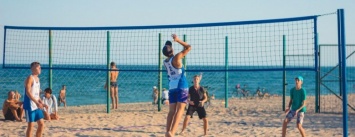 На городском пляже прошел открытый Кубок Черноморска по волейболу (фото)