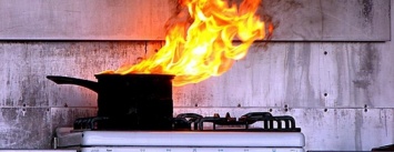 В Терновке «кулинар» сжег еду и едва не спалил квартиру