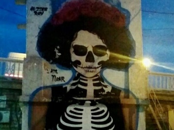 Очень страшное кино: в Днепре появилось огромное граффити со скелетом