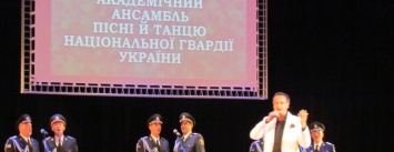 В Мариуполе военнослужащих поддержали песнями (ФОТО)