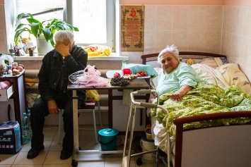 Золотая жила: как у одиноких пенсионеров отбирают жилье (видео)