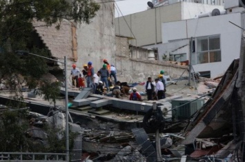 Количество жертв землетрясения в Мексике достигло 248 человек