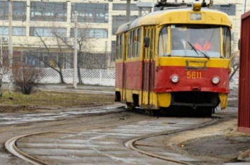 Шокирующее ДТП в Киеве: трамвай переехал мать с ребенком, есть погибшие