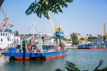 "Нибулон" спустил на воду дноуглубительное судно, которое будет работать ковшом, фрезой и гидромолотом (фото)