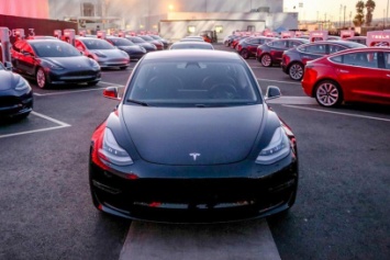 Tesla Model 3 не будет бороться за звание «Автомобиль года»