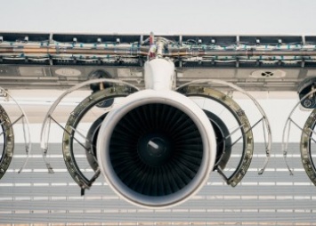 Самолет с самым длинным в мире крылом впервые запустил двигатели