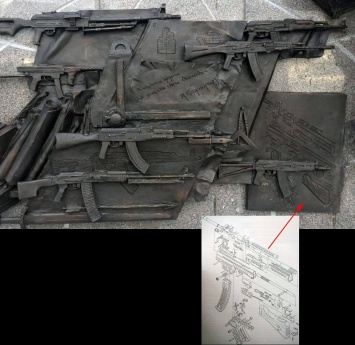 В Москве скульптора заставили убрать чертеж немецкой винтовки с памятника Калашникову