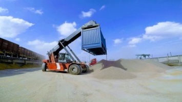 В Черноморске изготовили и испытали новый вид контейнеров для сыпучих грузов (фото)