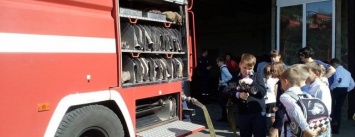 Для детей Краматорска спасатели провели экскурсию в пожарной части