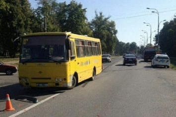 В Харькове автобус со школьниками попал в ДТП