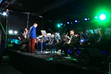 Дали джазу: в Горсаду опен-эйр-концертом открылся Odessa JazzFest