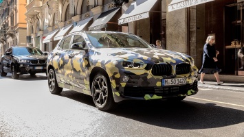 BMW X2 вновь играет в городских джунглях (Фото)