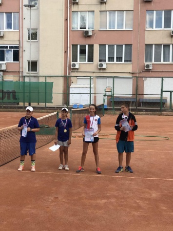В Симферополе прошло первенство Крыма по теннису в 5-ти возрастных категориях