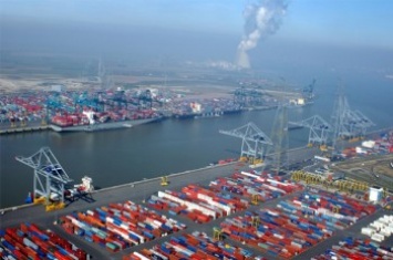 В порту Антверпен установят два плавучих судоремонтных дока