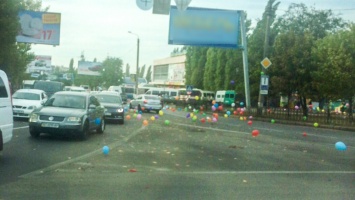 Цирк «Кобзов» вновь высыпал сотни шариков на дорогах «Николаева», создав аварийную ситуацию