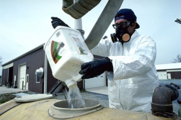 На утилизацию опасных пестицидов в Херсонской области потратят более 24 миллионов гривень