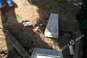 В Болграде задержали банду рецидивистов, охотившихся за металлоломом на кладбище (фото)
