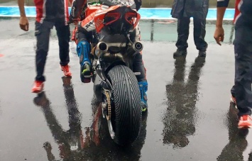 WSBK: Проливной дождь в Маньи-Куре позволил испытать новую нарезку Pirelli