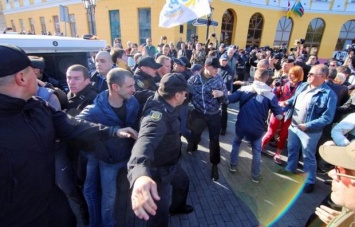Полиция вместе с титушки пыталась помешать украинцам встретиться с Саакашвили