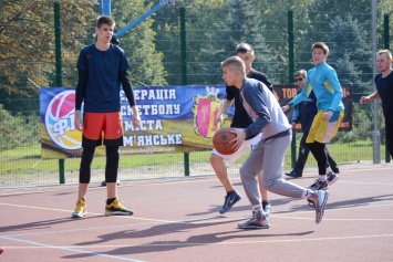 На Днепропетровщине прошел турнир по уличному баскетболу