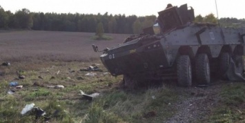 БТР попал под поезд и уцелел