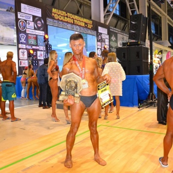 Спортсмен из Евпатории выиграл ЧМ по атлетическому фитнесу и бодибилдингу в классе атлетов с ограниченными возможностями (ФОТО)