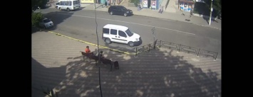 Появилось видео дерзкого ограбления ювелирного магазина на Николаевщине