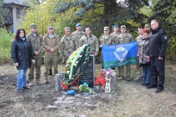 Под Славянском открыли памятный знак в честь погибших украинских десантников (фото)