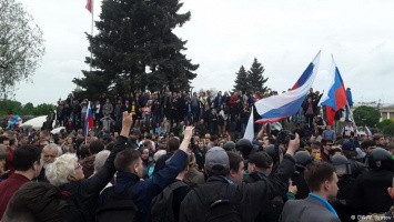 На Дальнем Востоке и в Сибири проходят акции сторонников Навального
