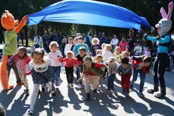 В Симферополе дети и взрослые сдали игровой экзамен на знание ПДД