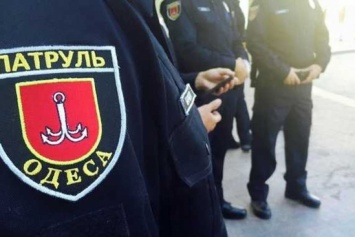 В Одессе патрульные избили парня за распитие пива (видео)