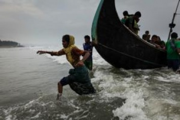 По пути в Бангладеш утонули беженцы из Мьянмы, в их числе - 11 маленьких детей