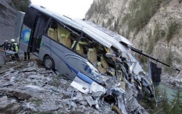 В Танзании автобус упал в озеро: 12 жертв